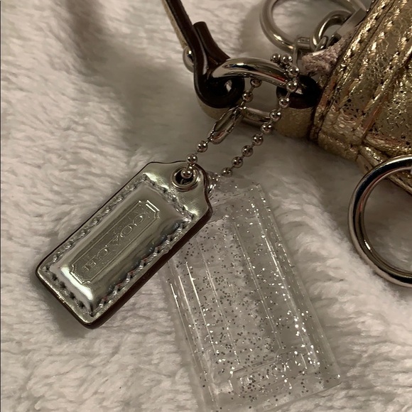 COACH poppy wristlet - Picture 5 of 7